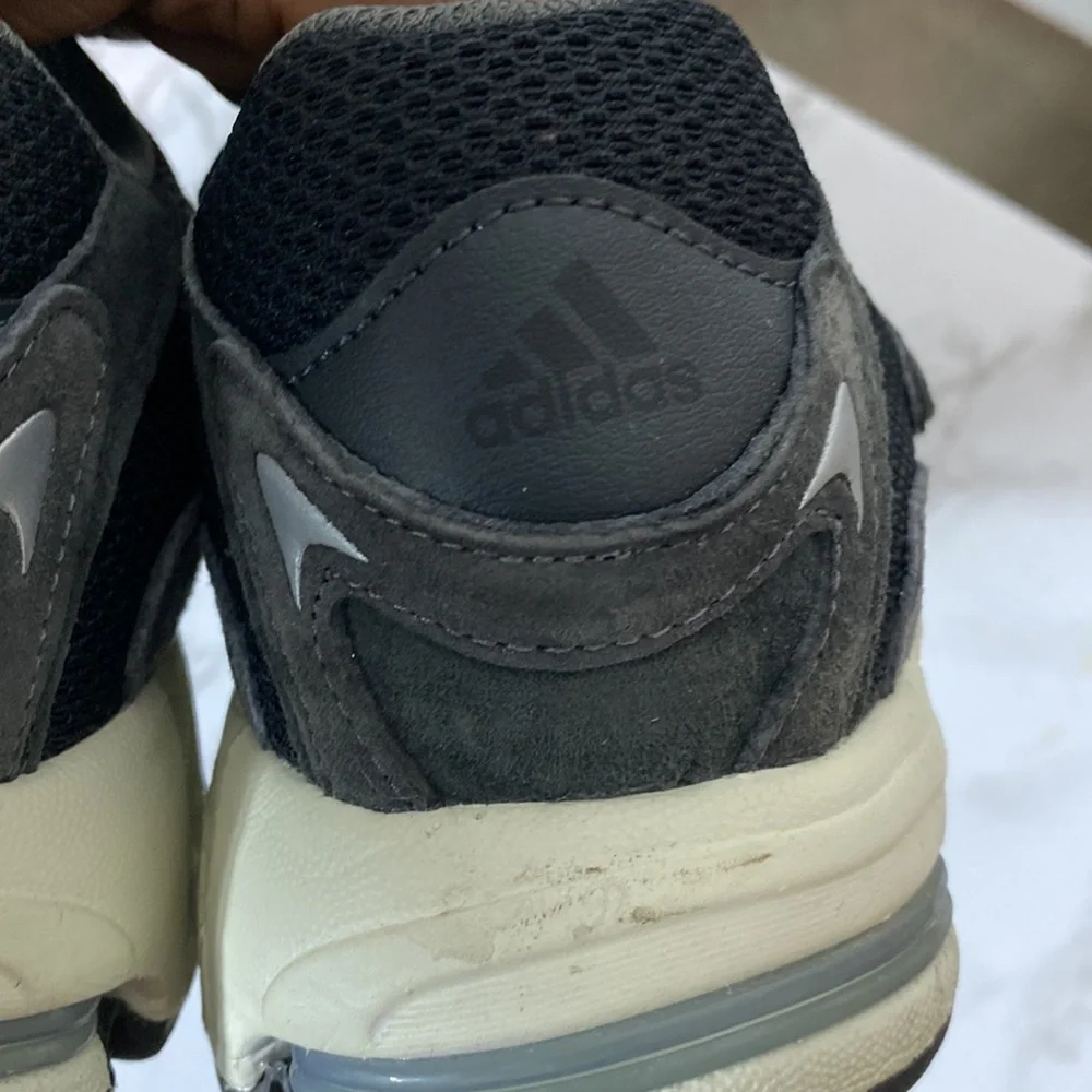 Adidas Response CL Core Black Women's Sneakers 8.5 with Box